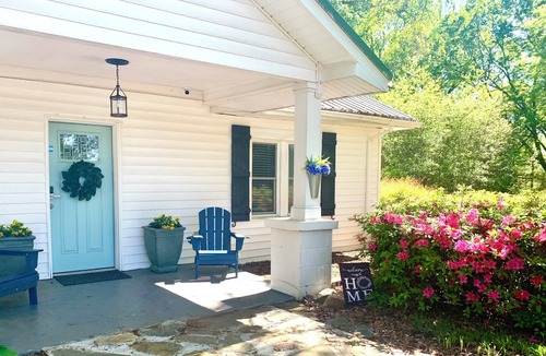 Six Mile House | 3-bedroom farmhouse cottage in Six Mile near Clemson