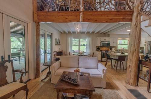 Mirror Lake House | 3-Bedroom House with Spacious Outdoor Living area in Mirror Lake neighborhood