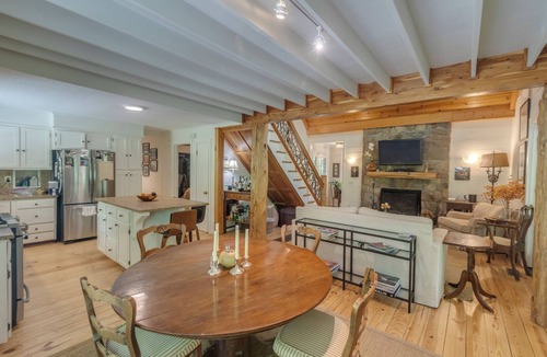 Mirror Lake House | 3-Bedroom House with Spacious Outdoor Living area in Mirror Lake neighborhood