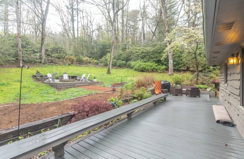 Mirror Lake House | 3-Bedroom House with Spacious Outdoor Living area in Mirror Lake neighborhood