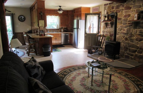Refton Cottage | 3-bedroom Pine Cone cottage in lovely Lancaster with AC and charm