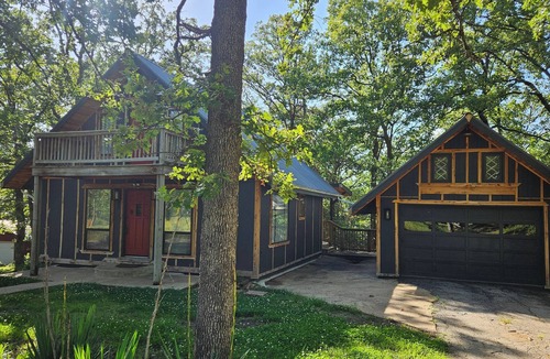 Pittsburg Cabin | 3-Bedroom private lake cabin with access to state park and boat ramp