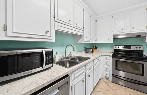 Twin Oaks House | 3 BR Beach Residence with Resort Setting & Spacious Porch | Isle of Palms