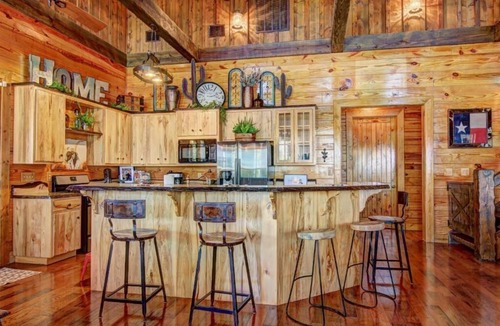 New Braunfels Cabin | 3 Chicks Ranch, 2 Cabins, Pool, Hot Tub & Hill Country