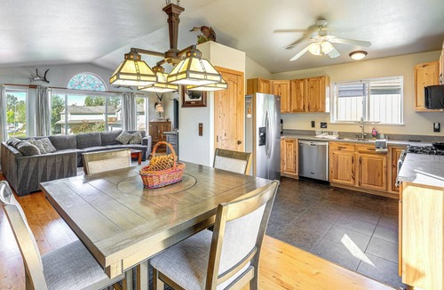 Abbott Loop House | 3 Mi to Alaska Zoo! Anchorage Adventure Basecamp