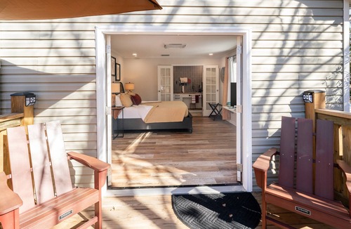Waxhaw Apartment | 380 sf 3 min From DT Waxhaw Sleeps 2 Private Patio The Little Big Suite