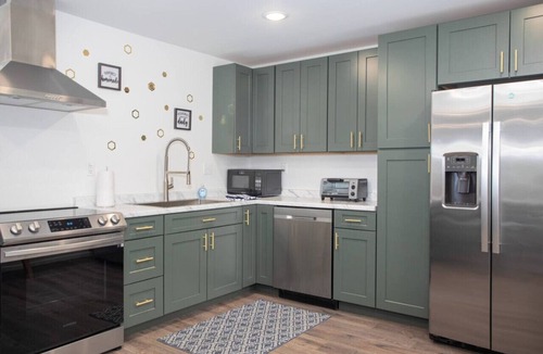 College House | 3b2b newly remodeled modern Fairbanks house close to everything