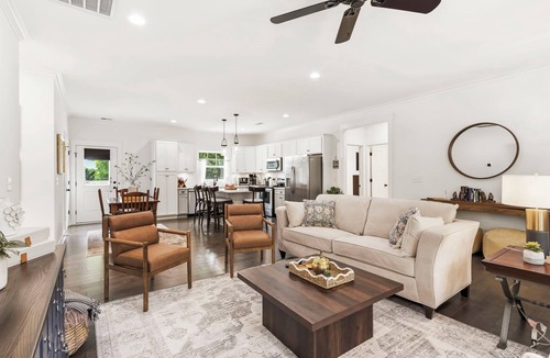 Sans Souci House | 3BD/2BA Gem .5 Miles from Cherrydale - 2 King Beds
