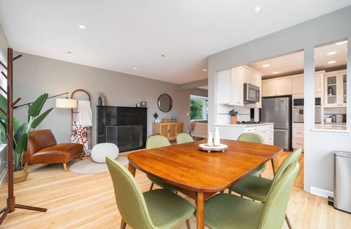Lower Queen Anne House | 3BR 3BA Kerry Park Retreat in Queen Anne, Near Stadium