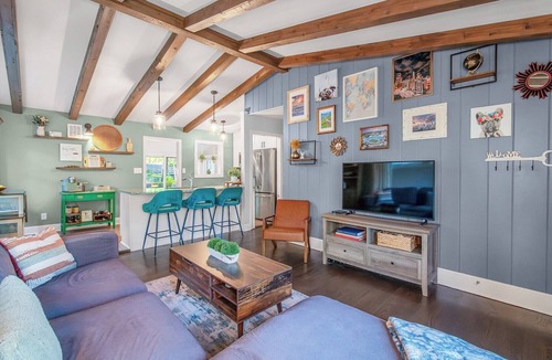 Starmount House | 3BR Garden Oasis Walk to Light Rail SouthPark & Uptown