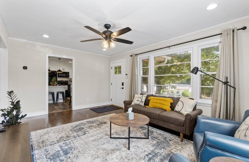Sans Souci House | 3BR Near Swamp Rabbit Trail Fenced Yard Pet-Friendly 7 Min to Downtown