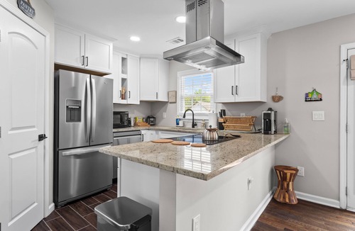 Mableton House | 3BR Ranch with King Bed, Fenced Yard, and Fast WiFi - Extended Stays Welcome!