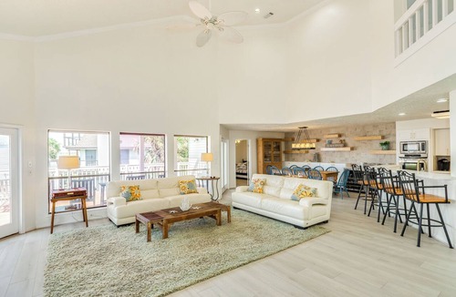 Pirates Beach House | 3rd Row Retreat in Pirates Beach - Walk to the Beach + Dogs Welcome!