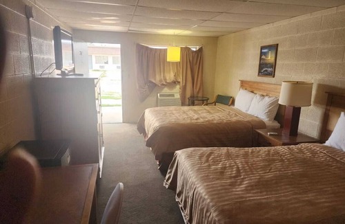 Quinter Hotel | 4 Affordable Comfortable Rooms Perfect for Road Trips Enthusiasts Along Quinter