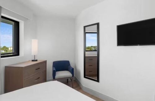 Myrtle Beach Hotel | 4 Beachside Retreat Near Broadway at the Beach | 3 Bedroom Condo Unit w/Balcony