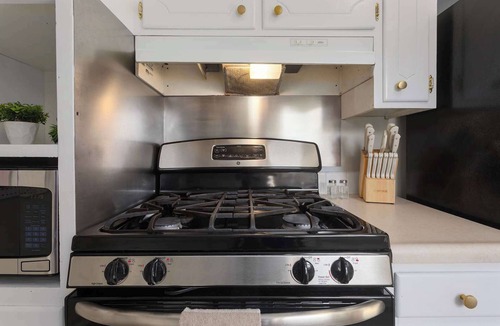 Lee's Summit House | 4 KING beds, Sleeps 8 Fenced Dogs OK