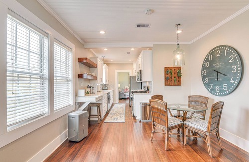 Galveston Cottage | 4 Mi to Moody Gardens: Sleek Home w/Deck & Yard!