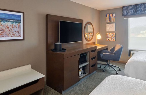 Smithfield Hotel | 4 Units | Smithfield Haven: Ideal for Travelers Seeking Comfort & Style