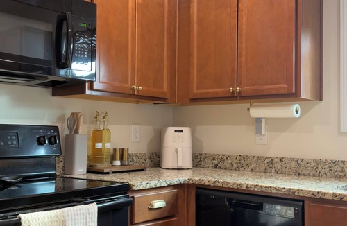 Lexington House | 4BR Lexington Home – Pool, Fishing Pond, Firepit, Sleeps 8