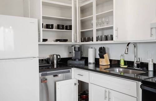 Pacifica Apartment | 4BR Pacifica Top Flat | Perfect for Groups w/View