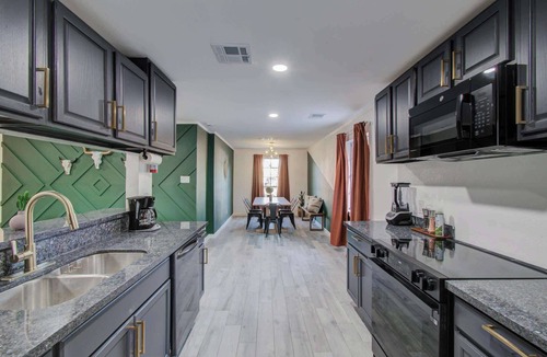 Southbelt/Ellington House | 5-BD,2-BA Tranquil Retreat ft Jacuzzi & Playground