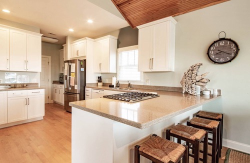 Pelican Bay House | 5 Min Walk to Beach & Community Pool; Views of Lagoon & Ocean from Rooftop Deck; Great for Families!
