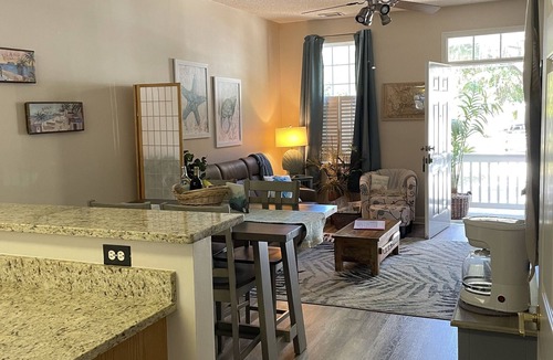 Port Royal House | 5 minutes from the beach. 10 minutes to see your Marine graduate!