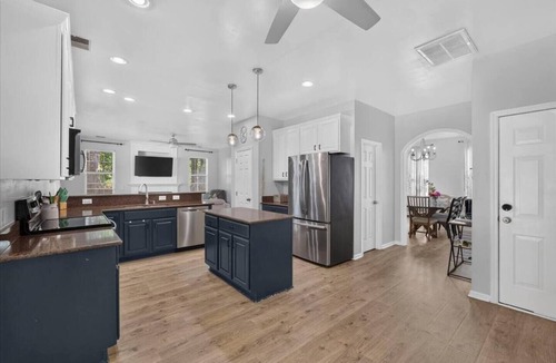 Summerville House | 5BR | Heated Pool, Hot Tub, Fire Pit & Backyard