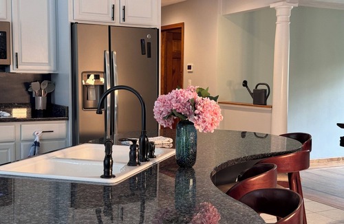 Salem House | 5BR Luxe Lakehouse: Gym, Spa, Bar, Garage