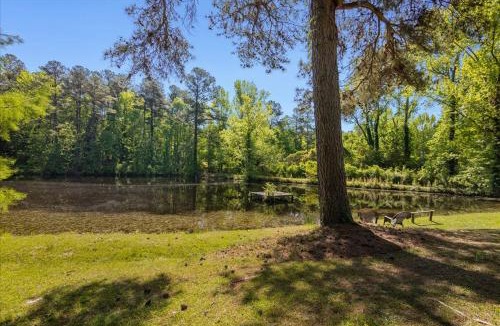 North Augusta House | 5BR Woodland Retreat on 7 Acres with a Pond
