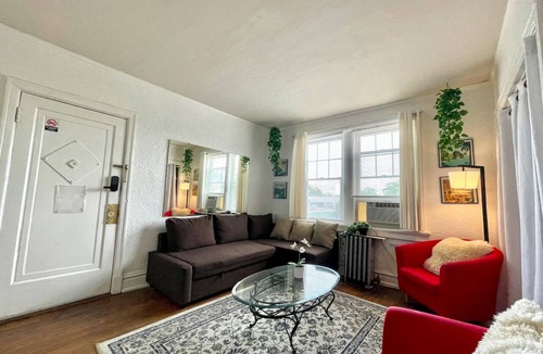 St. Louis Apartment | 6653 1S | Beautiful Unit Near Forest Park