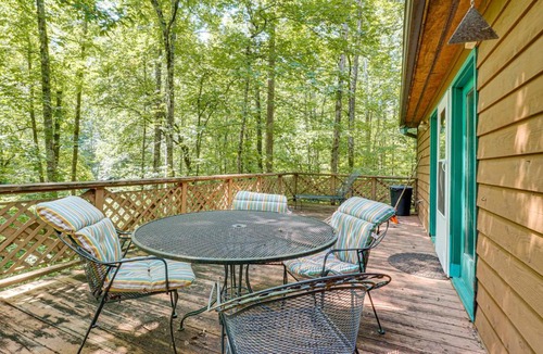 Sunset House | 9 Mi to Lake Keowee! Secluded Creekfront Getaway