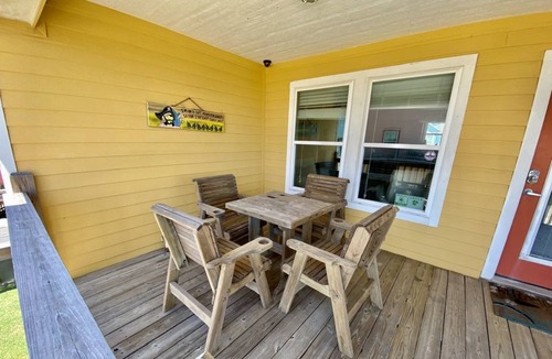 Crystal Beach House | 97 m² House ∙ 3 bedrooms ∙ 8 guests
