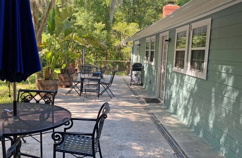 Darien House | A comfortable home in a quiet neighborhood graced with Spanish Moss draped oaks.