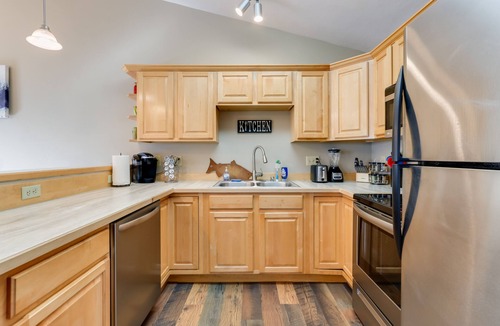 Sand Lake House | Accommodating Anchorage Abode < 1 Mi to Jewel Lake