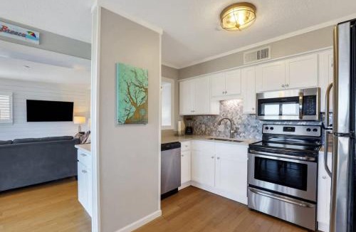 Folly Field House | Admiral's Row 320 - Oceanview & Resort Pool