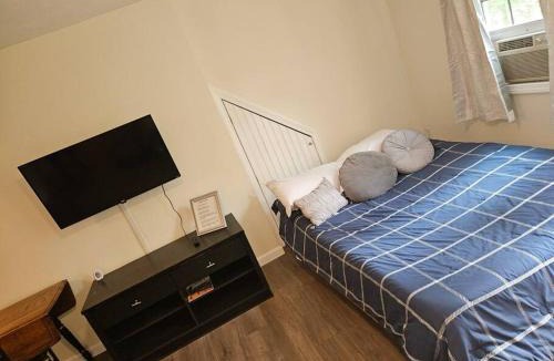 Northbridge Apartment | Adorable 1 bedroom with off-street parking