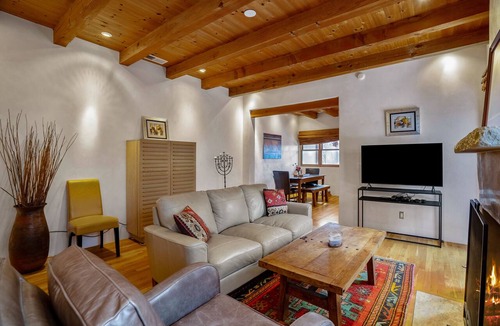 Downtown Santa Fe Condo | Adorable 2 bed 2 bath home in Downtown Santa Fe .Near Downtown Plaza
