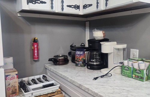 Seneca House | Adorable 2-bedroom 1- full bath mobile home with AC close to Lake Keowee, SC