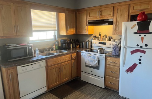 Blue Springs House | Adorable townhome with in Blue Springs 10 Miles from GEHA STADIUM