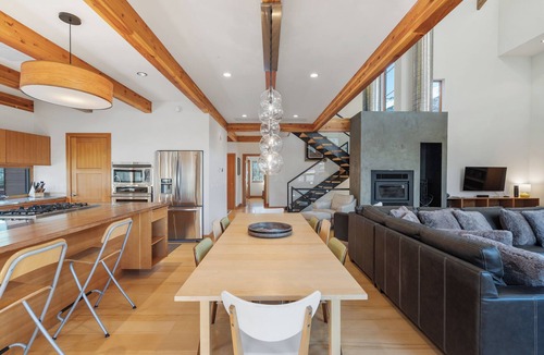 Alyeska House | Alaska Slopes/Hot Tub, Gym & Guest House