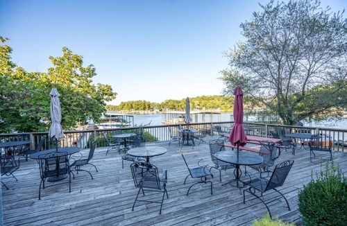 Lake of the Ozarks Apartment | Alhonna Resort's 1 Bedroom Efficiency Unit 23