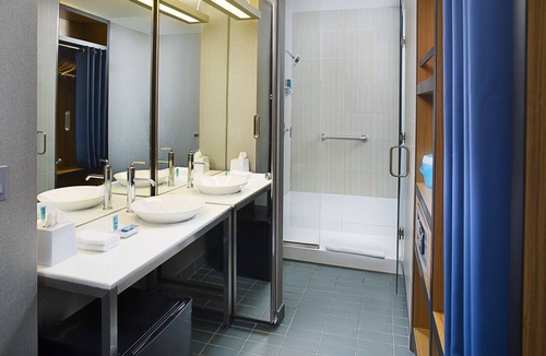 Primos Secane Hotel | Aloft by Marriott Philadelphia Airport