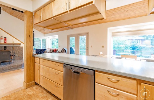 Alyeska Cabin | Amazing cabin close to lifts, brewery, dining, hiking and biking.