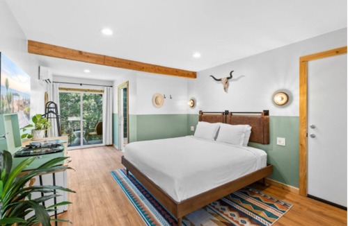 Wimberley Hotel | Amazing King Room (ADA Accessible) - Bygone Hotel