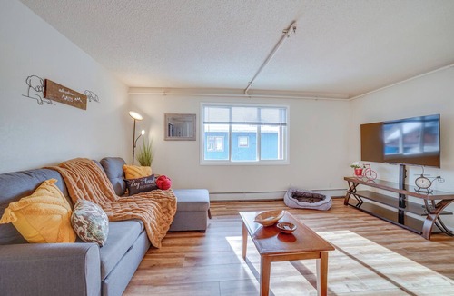 Midtown Anchorage Apartment | Anchorage Apartment Rental w/Mountain Views!