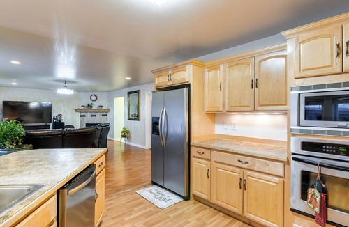 Bayshore - Klatt Cottage | Anchorage Home ~ 8 Mi to Downtown!