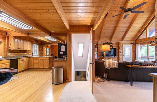 Apple Ridge Cabin | Angels Envy: Spacious Mountain Getaway | Long-Range Views + Hot Tub