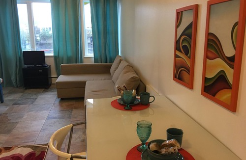 Kodiak Apartment | Aquamarine Upbeat Studio on the Mall