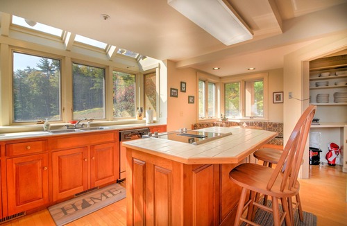 Newfane House | August available! 100 Acres Estate 10BRs, Hot Tub, Swimming pool, Game House!